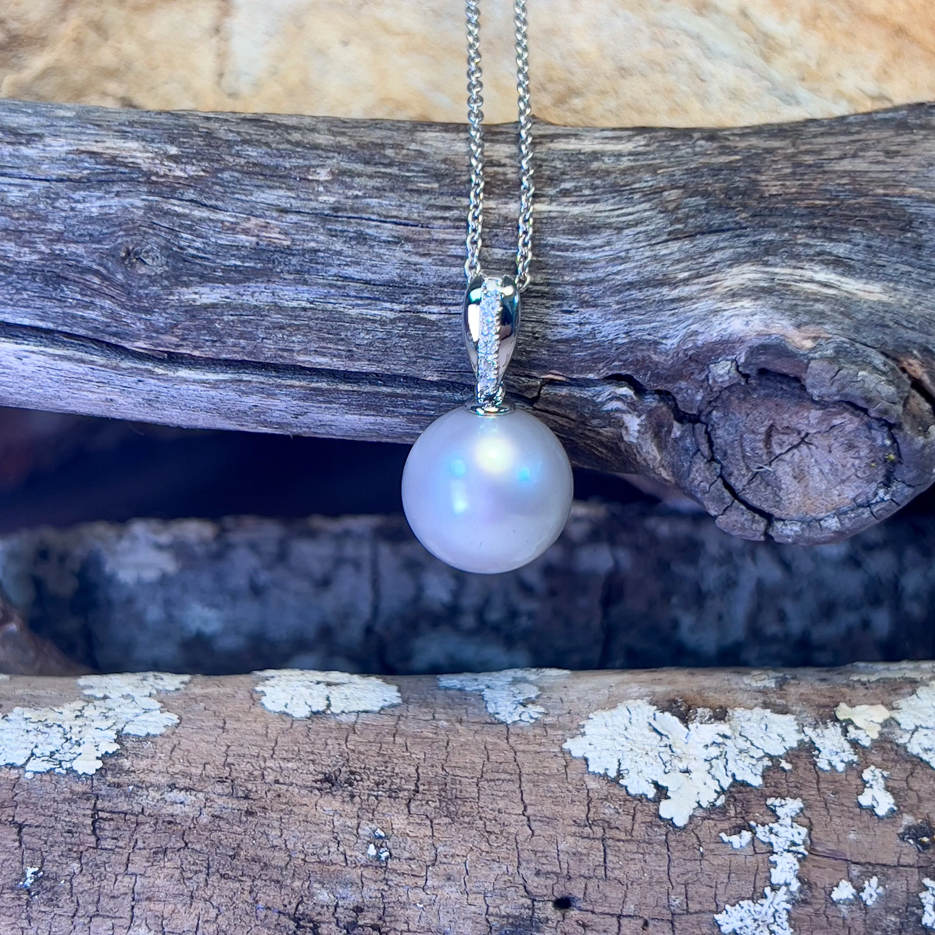 18kt White Gold South Sea Pearl 13.2mm pendant