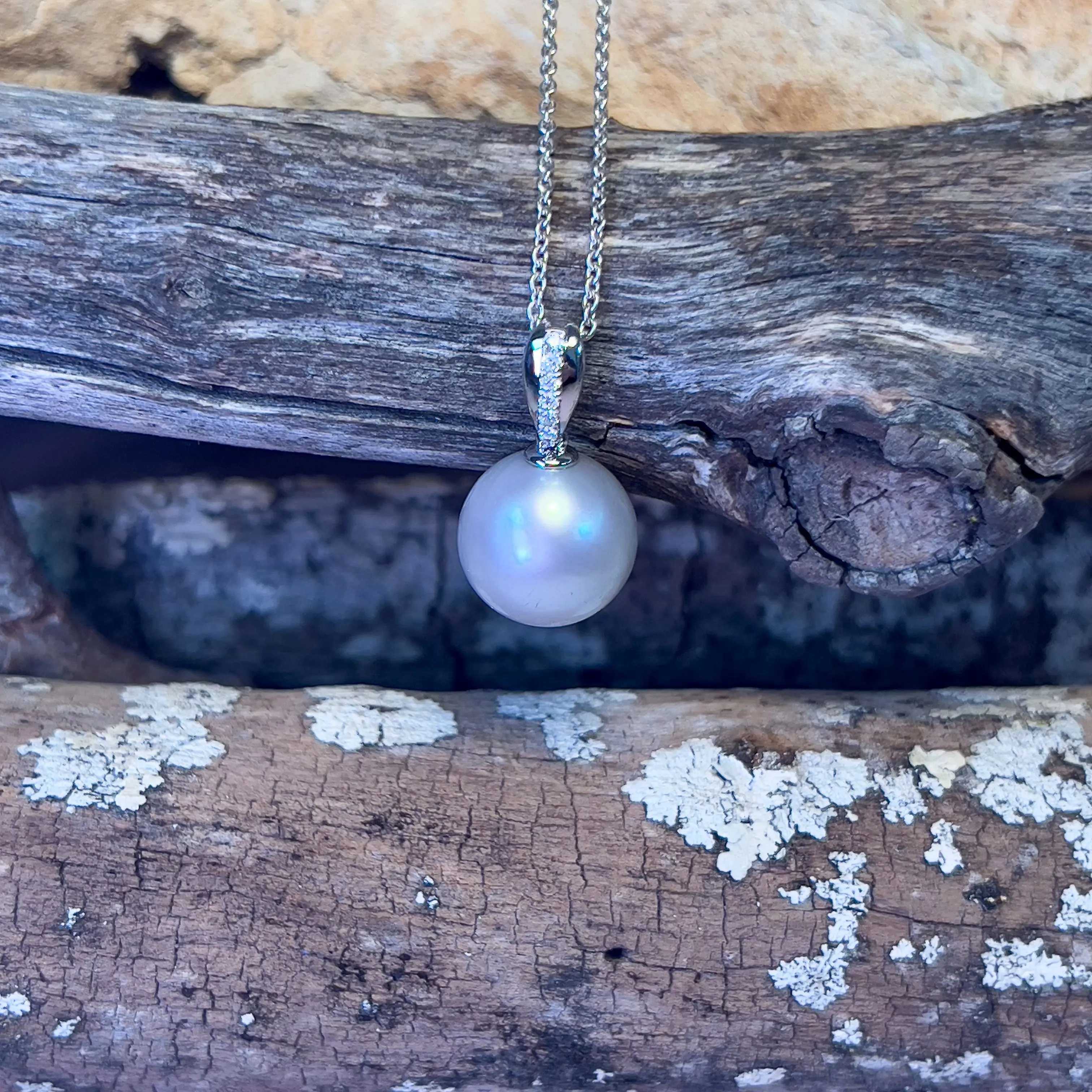 18kt White Gold South Sea Pearl 13.2mm pendant