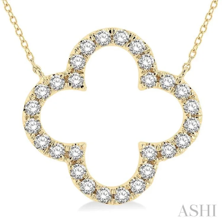 3/4 Ctw Clover Round Cut Diamond Necklace in 14K Yellow Gold