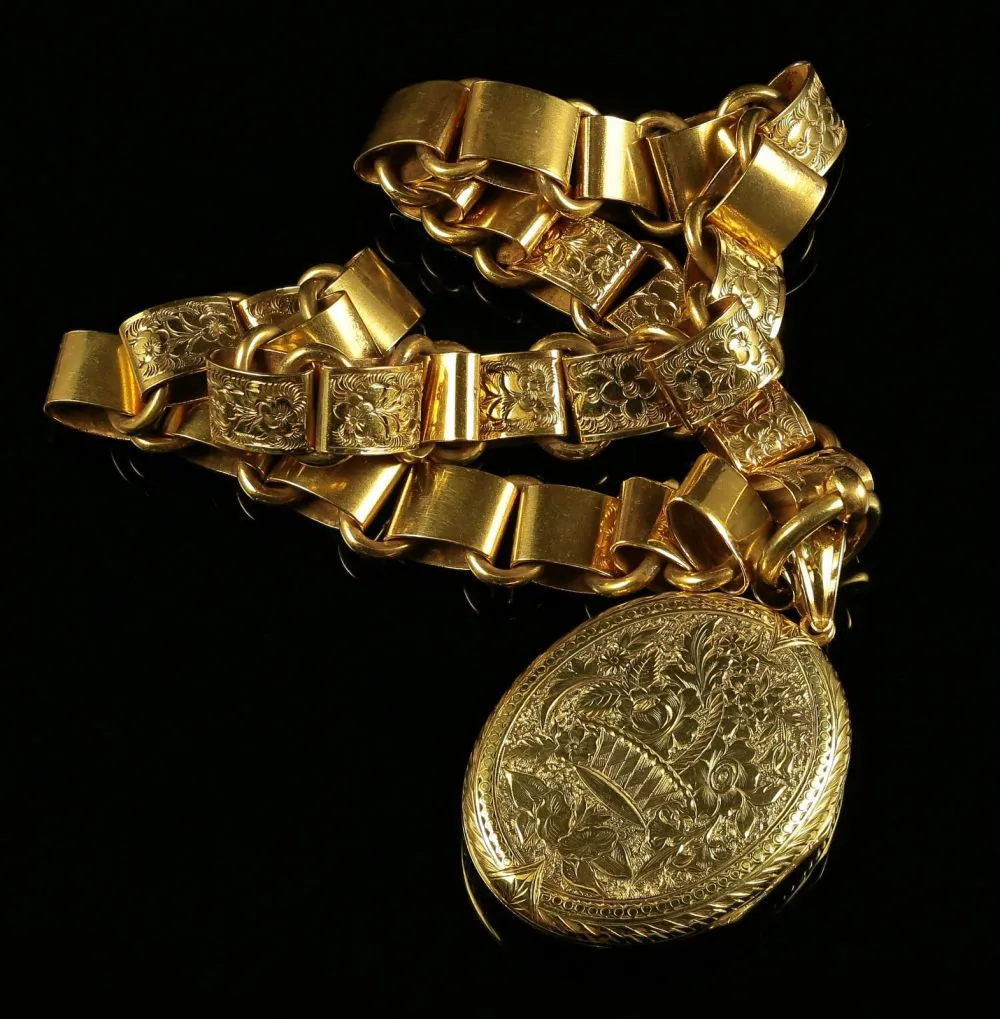 Antique Victorian Gold Locket And Collar Circa 1880