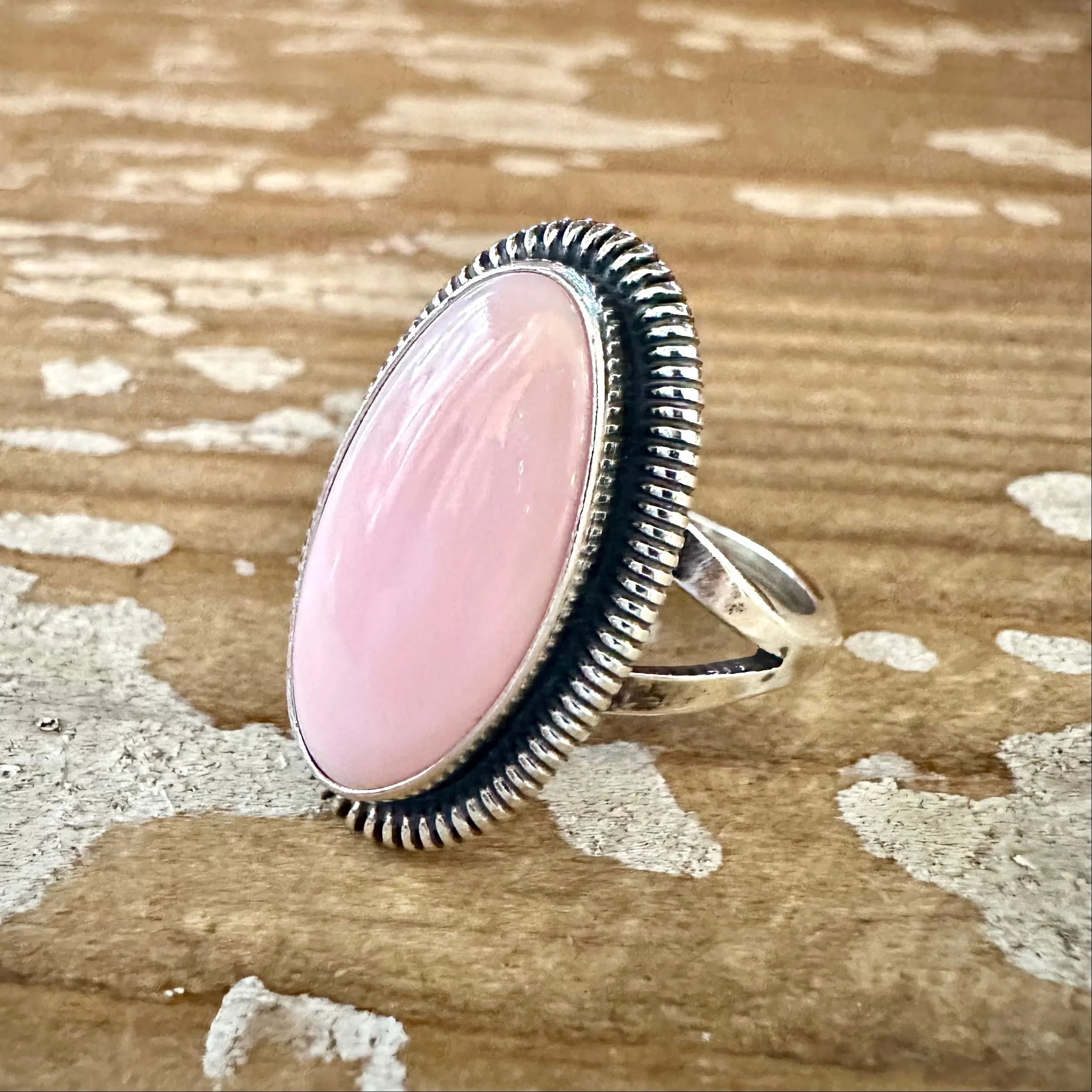 BEACH LOVE Pink Conch Shell and Sterling Silver Oval Ring • Size 6 1/4" Adjustable