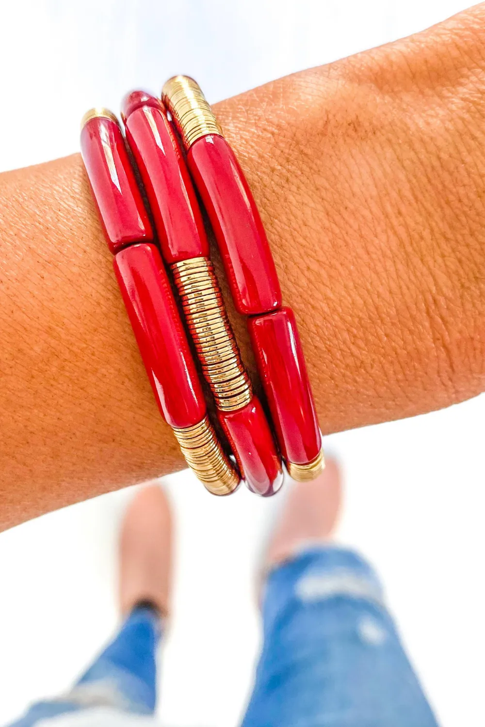 BURGUNDY ACRYLIC TUBE & GOLD DISC BRACELET