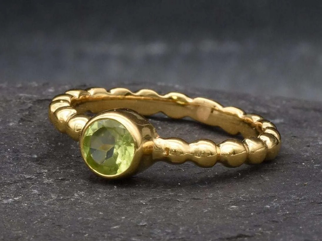 Dainty Peridot Gold Ring, Natural Peridot Ring, Round Peridot Bubble Ring