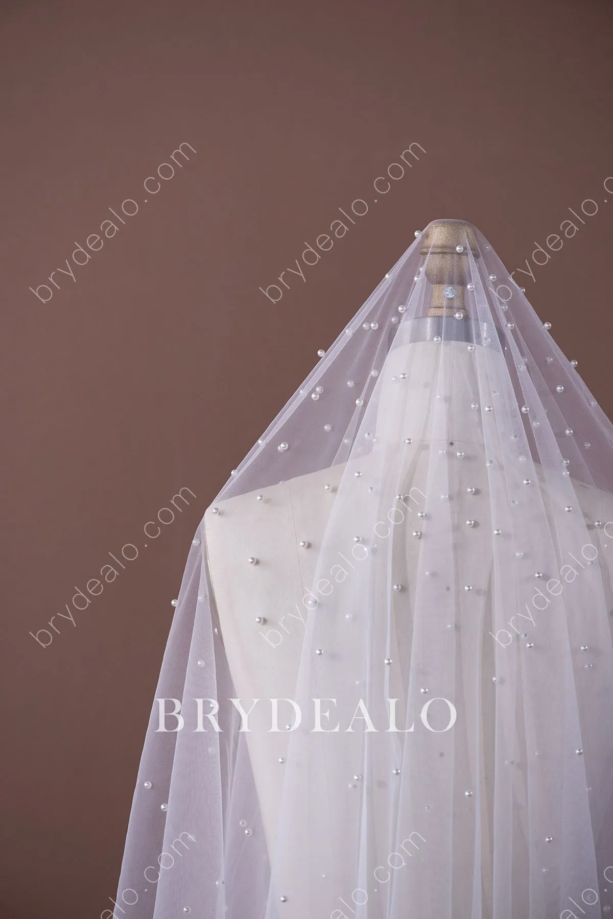 Delicate Pearls Waltz Drop Bridal Veil