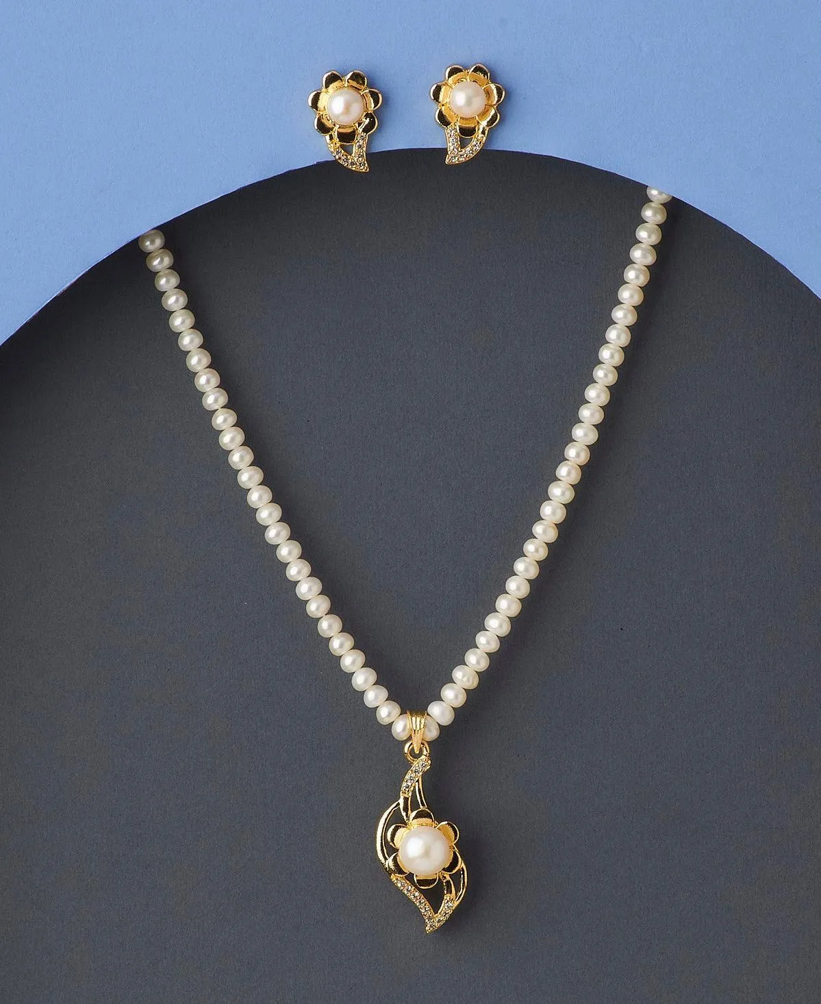 Elegant Pearl Necklace Set