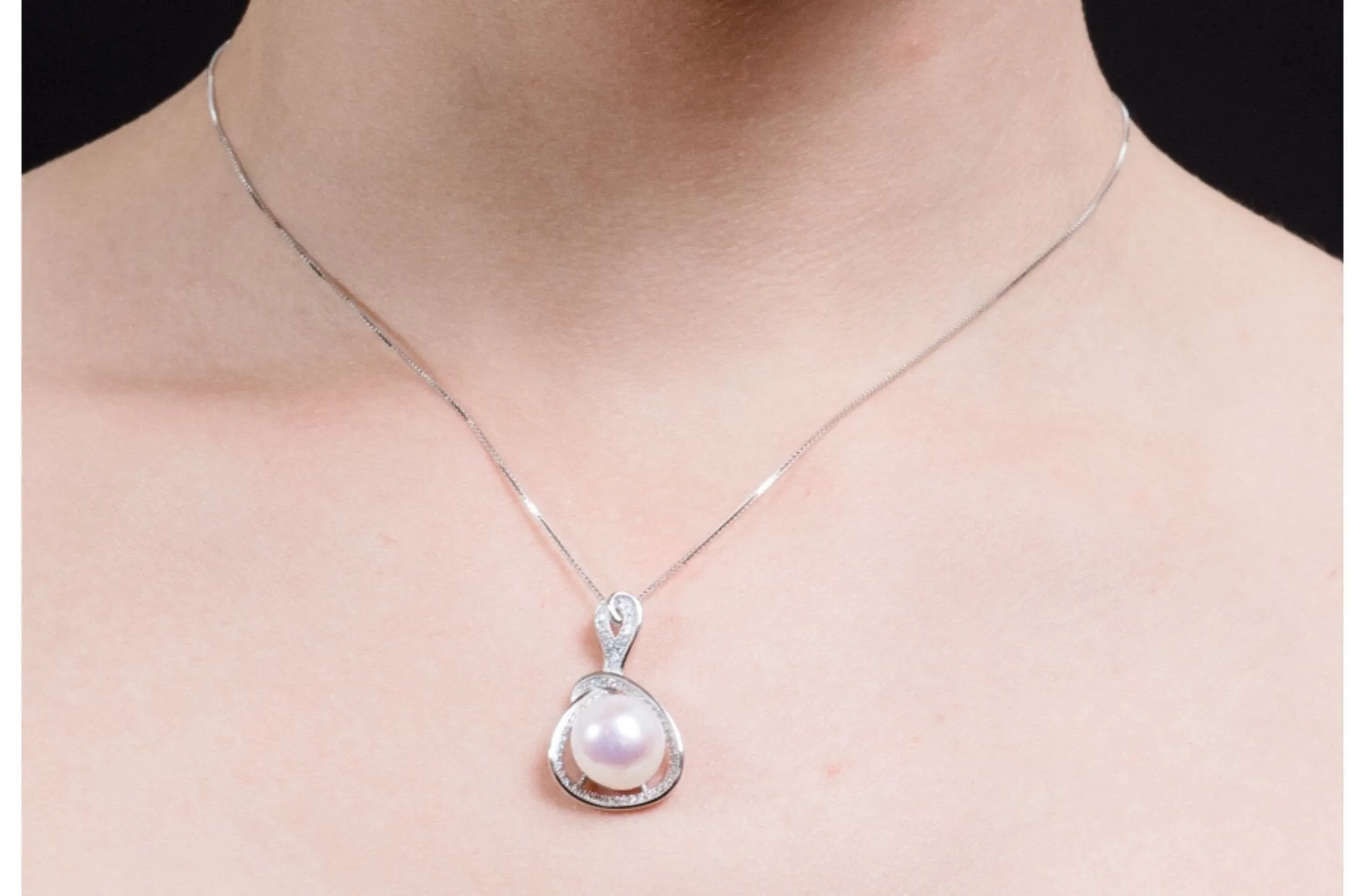 Freshwater Pearl Pendant and Sterling Silver (925) Chain Necklace 12mm