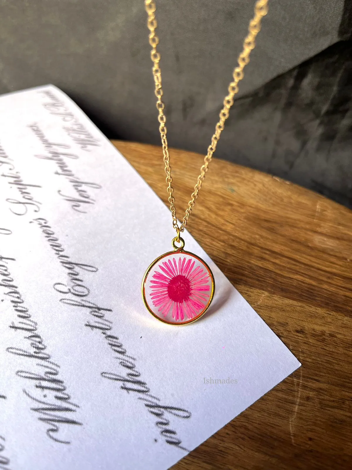 Ishmades Dark pink aster locket