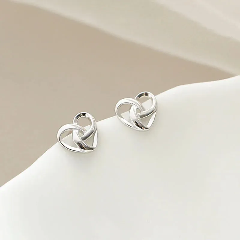 Minimalist Tiny Metal Hollow Heart Stud Earrings for Women New Fashion Simple Small Love Earrings Silver Color Cute Jewelry Gift