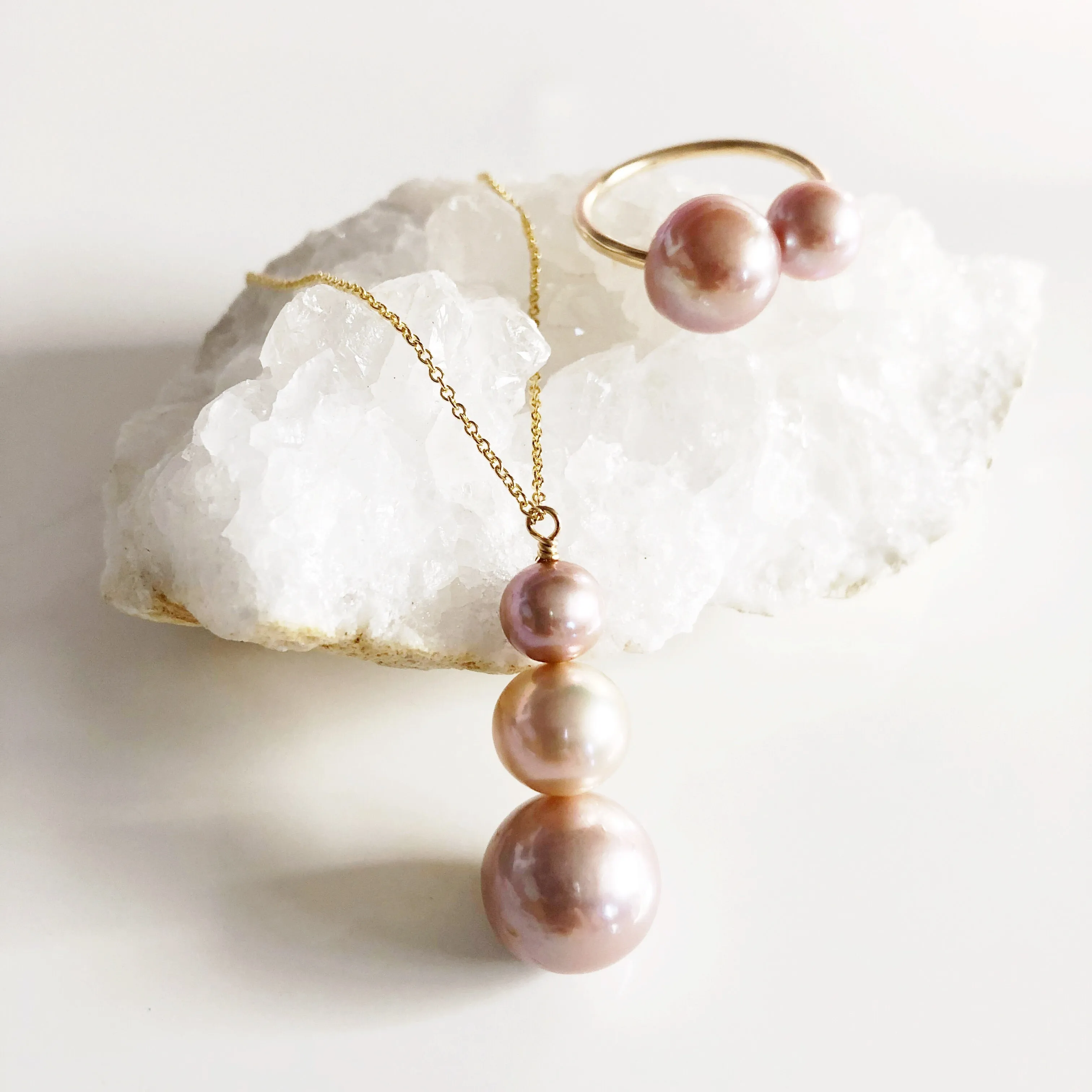 Necklace ARYA - pink pearls (N274)