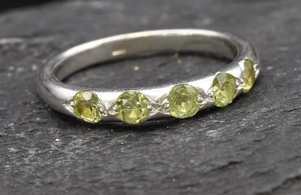 Peridot Band - Green Stackable Ring - Dainty Eternity Band