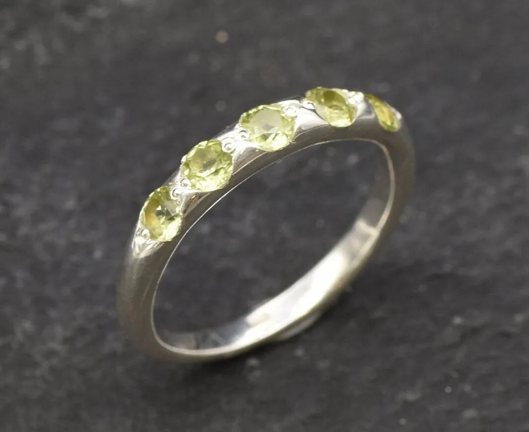 Peridot Band - Green Stackable Ring - Dainty Eternity Band