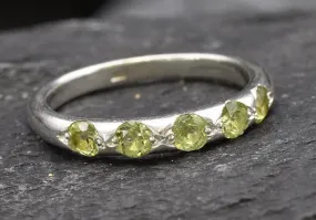 Peridot Band - Green Stackable Ring - Dainty Eternity Band