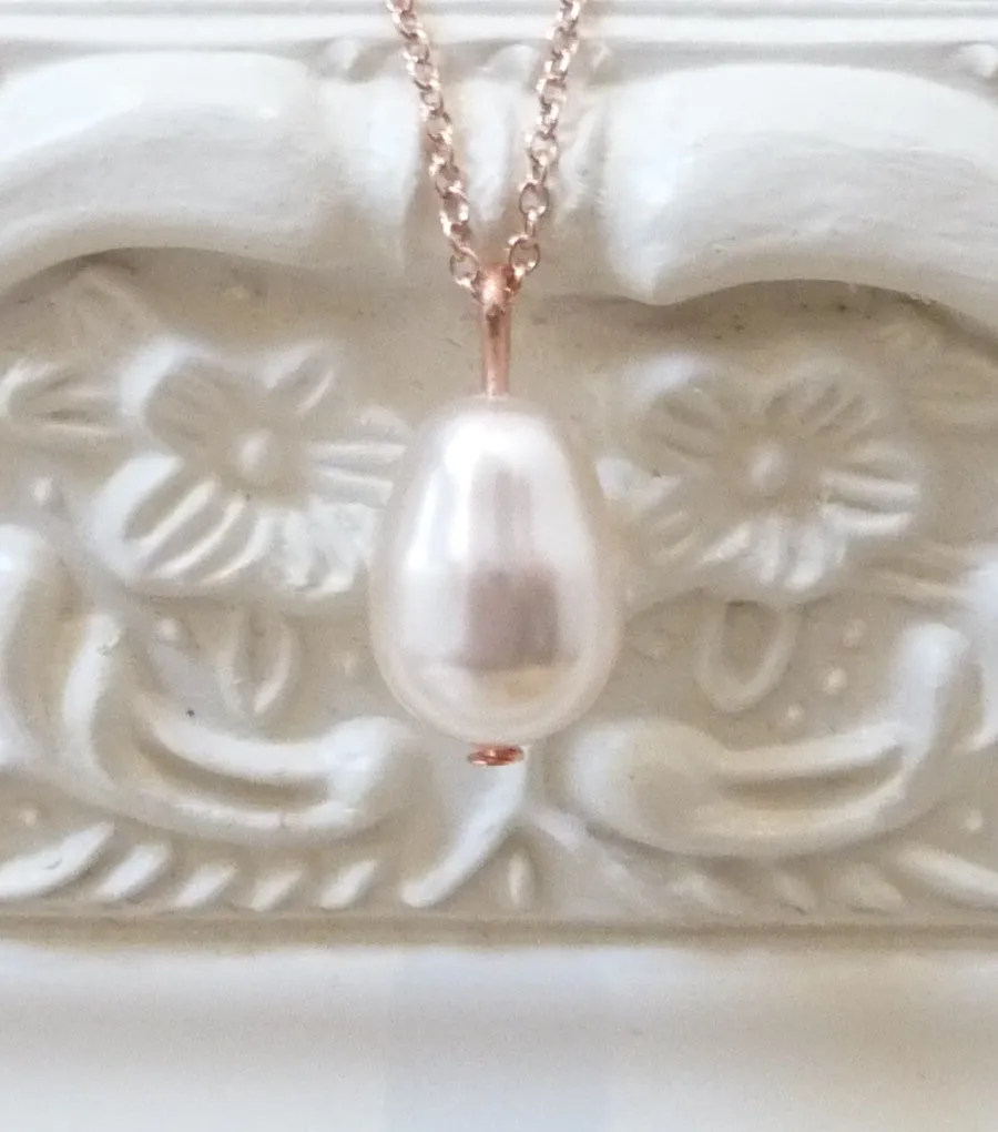 Rose Gold Teardrop Pearl Pendant Necklace