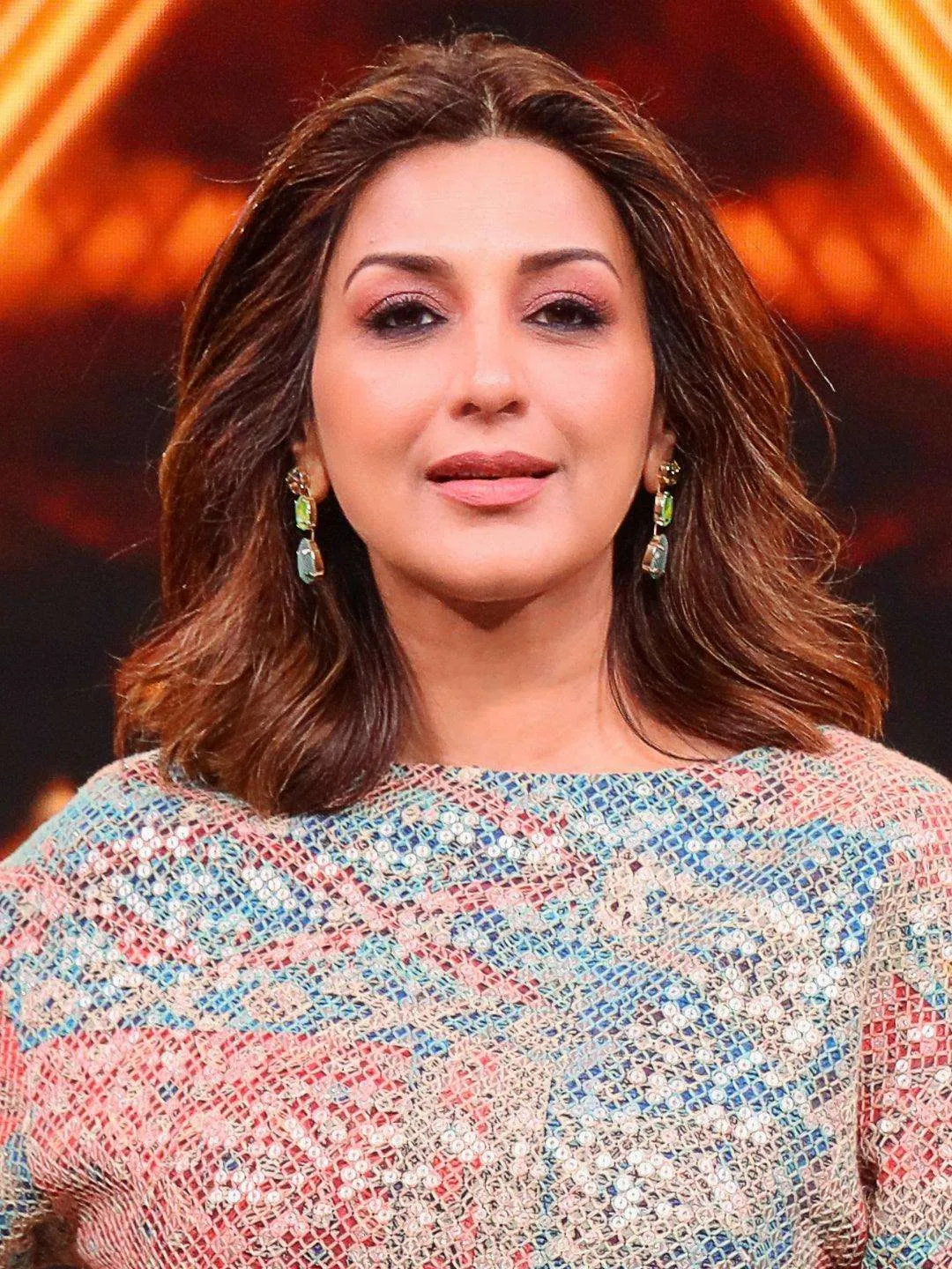 Sonali Bendre In Honeycomb 3Tiered Earrings