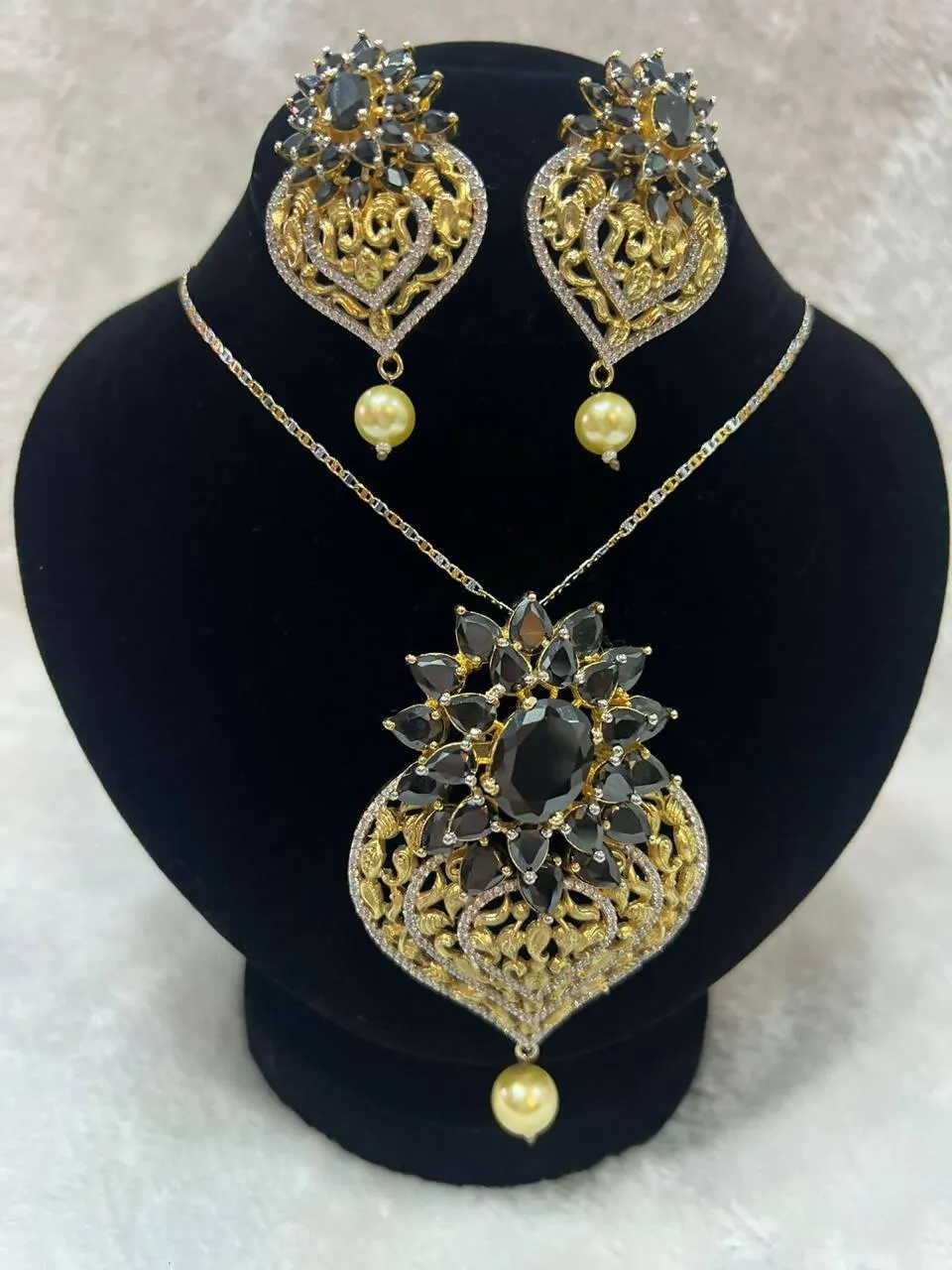 Thai Gold Locket Set in black and blue