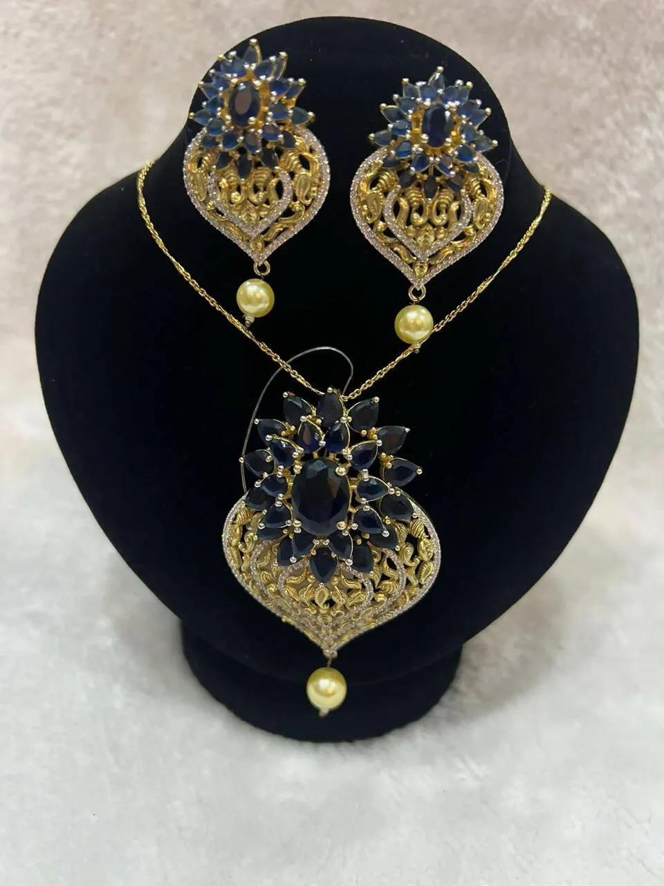 Thai Gold Locket Set in black and blue