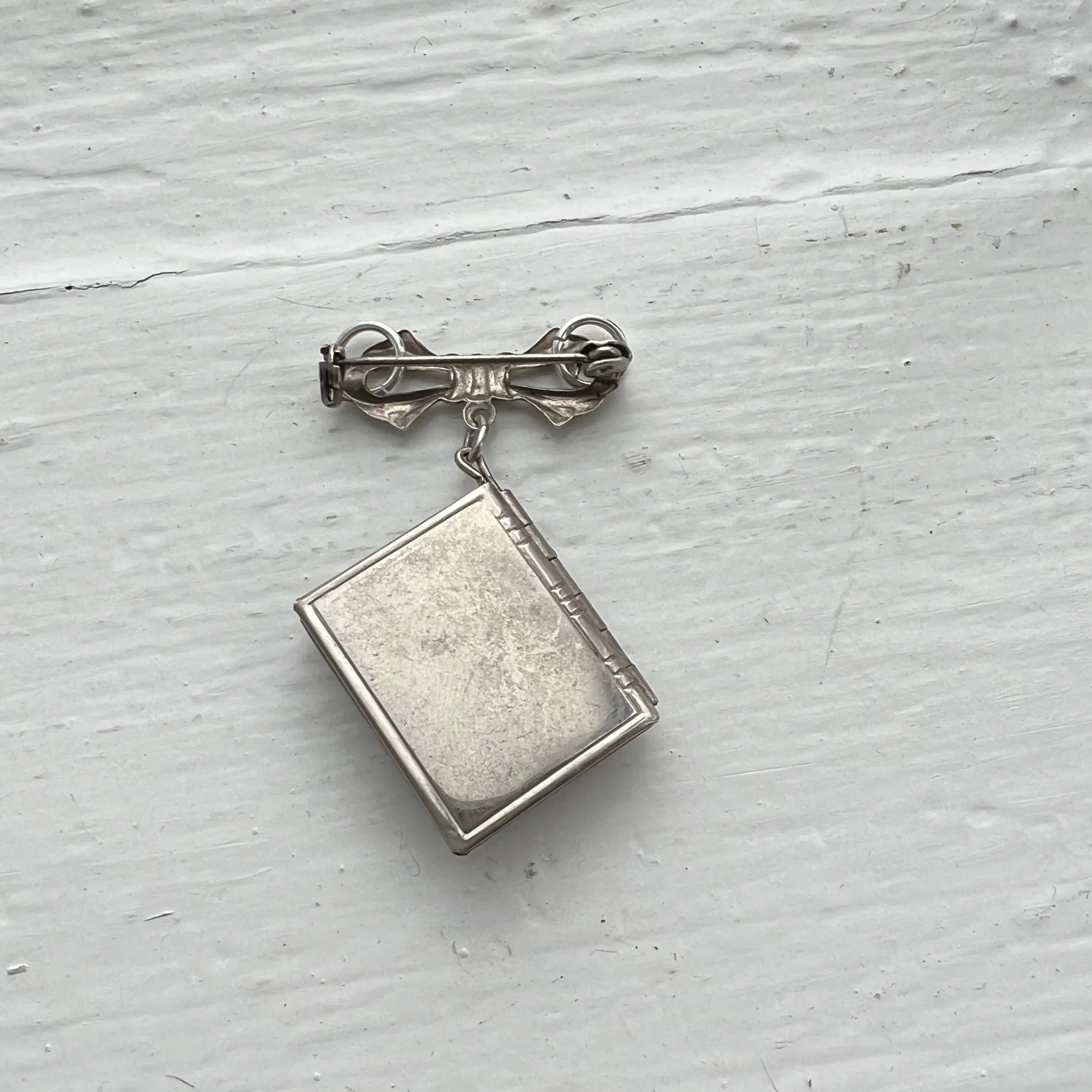 V I N T A G E // maple memories / mid century maple leaf locket / sterling silver / rectangle and bow