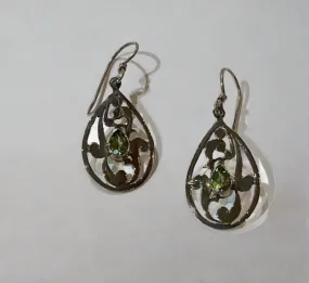 Vera Wolf Peridot Earrings Set In Sterling Silver