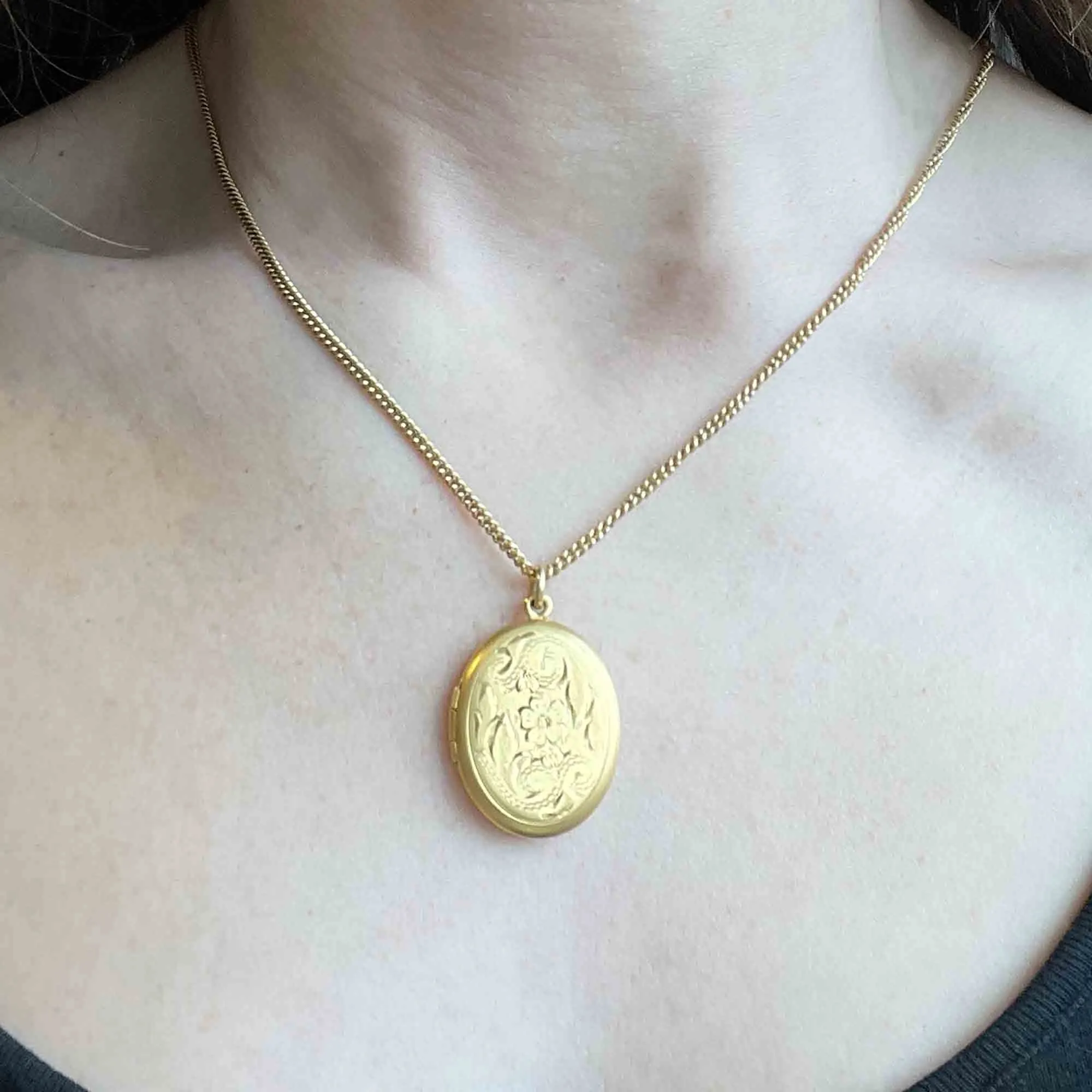 Vintage Forget Me Not Engraved Locket Necklace