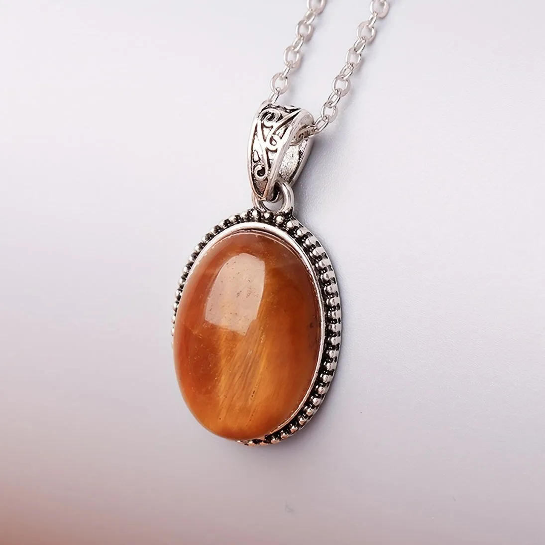 Vintage Tiger Eye Pendant Necklace for Stylish Collarbone